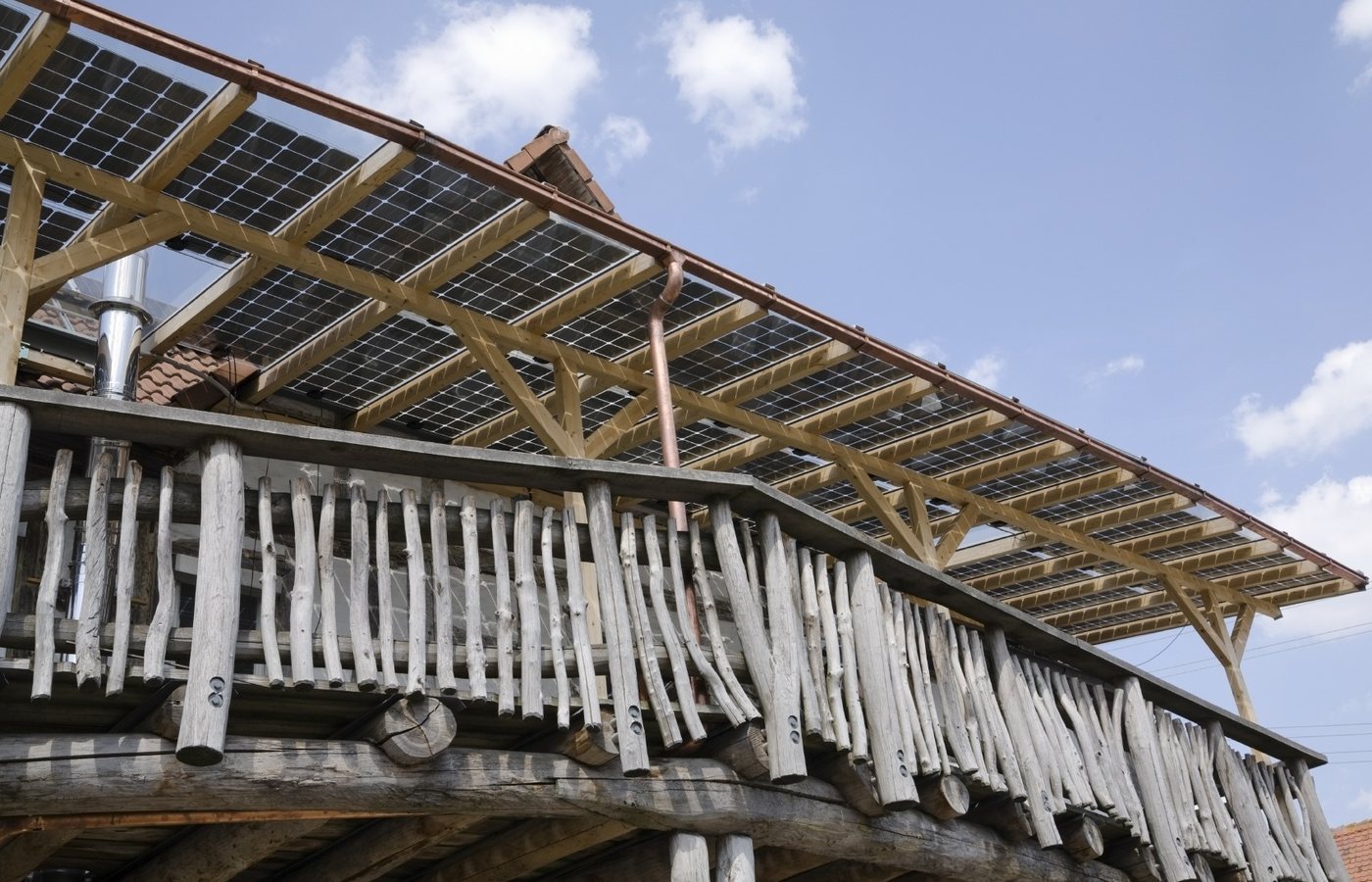 Moduli fotovoltaici su una tettoia pertinenziale, superficie utilizzabile per assolvere l'obbligo di potenza