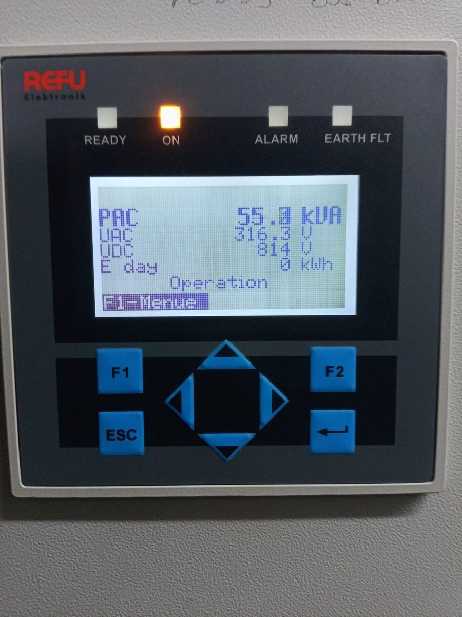 Display di un inverter fotovoltaico centralizzato con potenza e stato di funzionamento