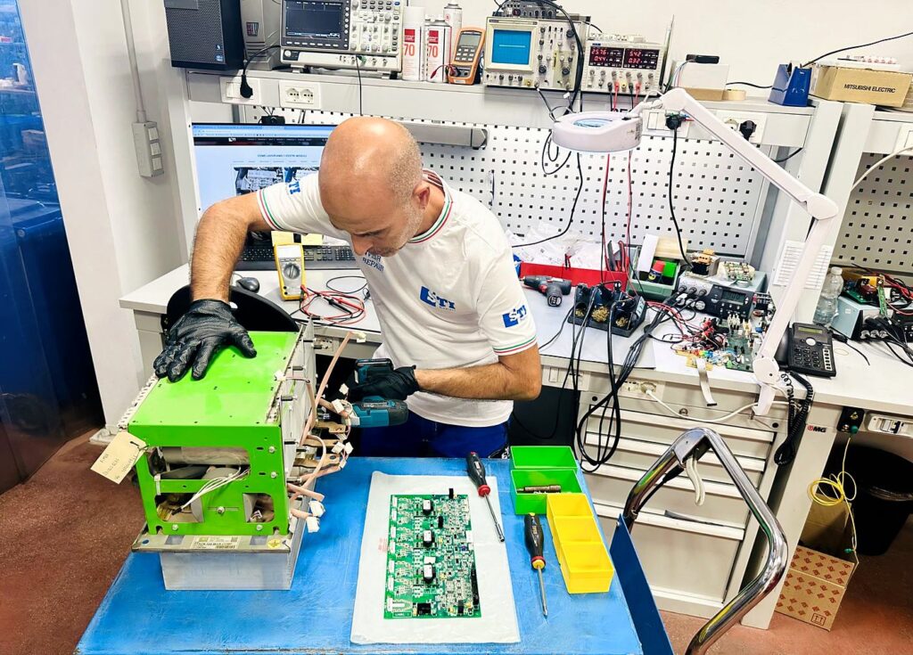 Banco prova per schede di inverter fotovoltaici