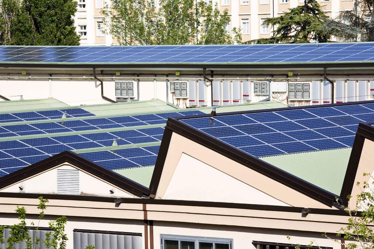 Impianto fotovoltaico sulla copertura di un edificio