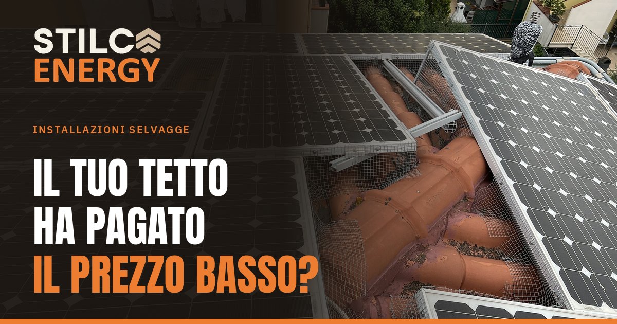 Impianto fotovoltaico installato male su un tetto in coppi