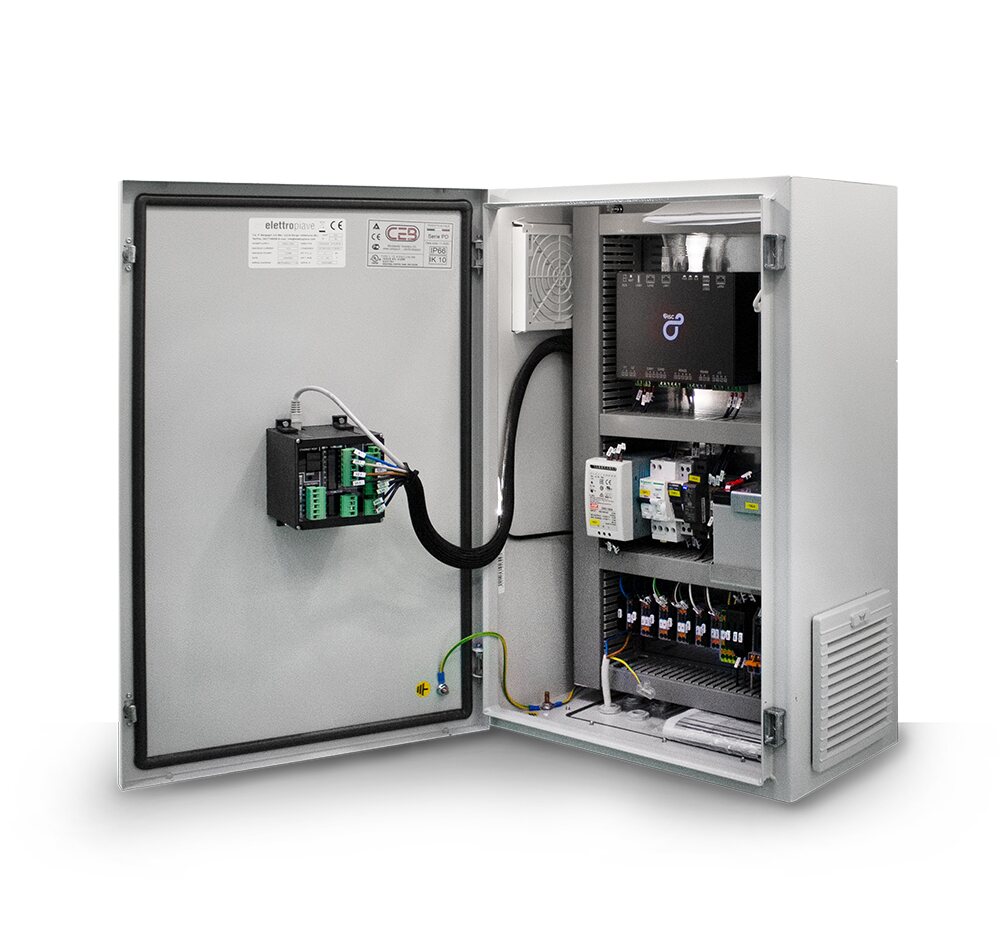 Quadro CCI Higeco More aperto: controllore Senergy CCI, alimentazione, protezioni e morsettiere