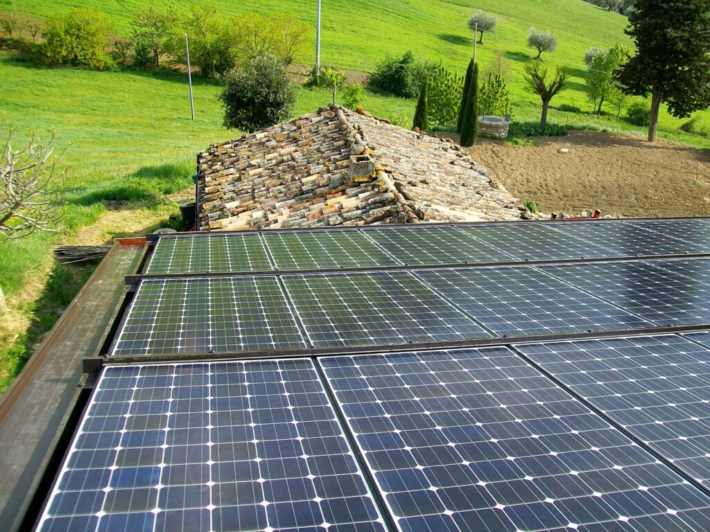Impianto fotovoltaico residenziale su una casa di campagna