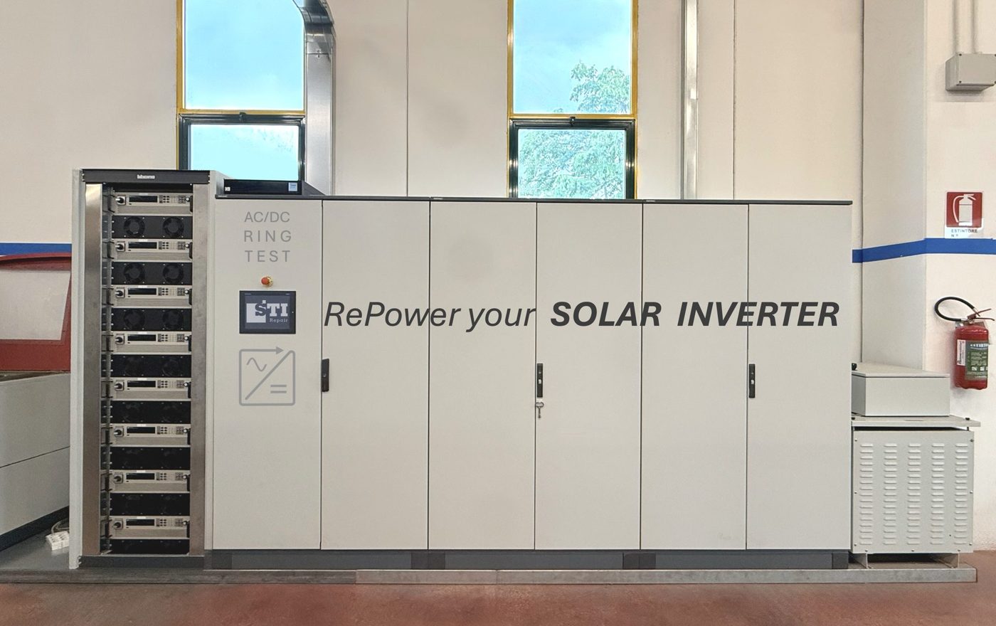 Ring Test AC/DC per il collaudo degli inverter fotovoltaici centralizzati, con la scritta RePower your Solar Inverter