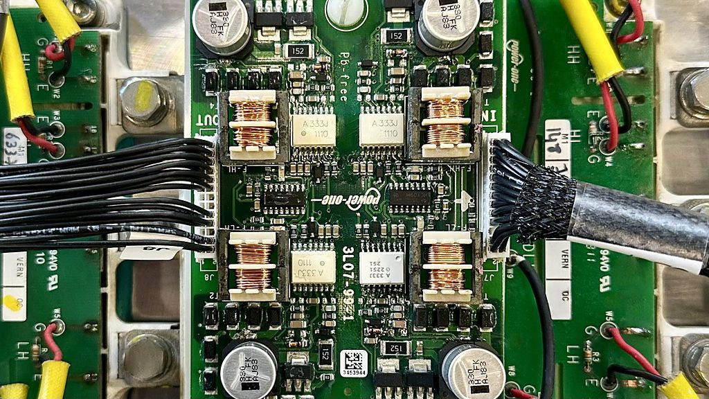 Scheda di pilotaggio di un inverter fotovoltaico dopo la rigenerazione