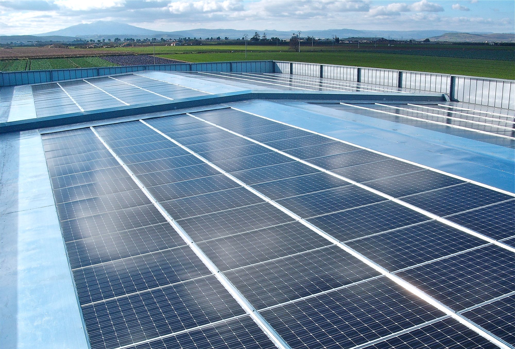 Impianto fotovoltaico da 467 kWp sulla copertura di uno stabilimento industriale